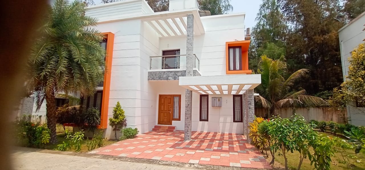 2000 sqft Excellent Gated community Villa sale in vadanemilli ECR
