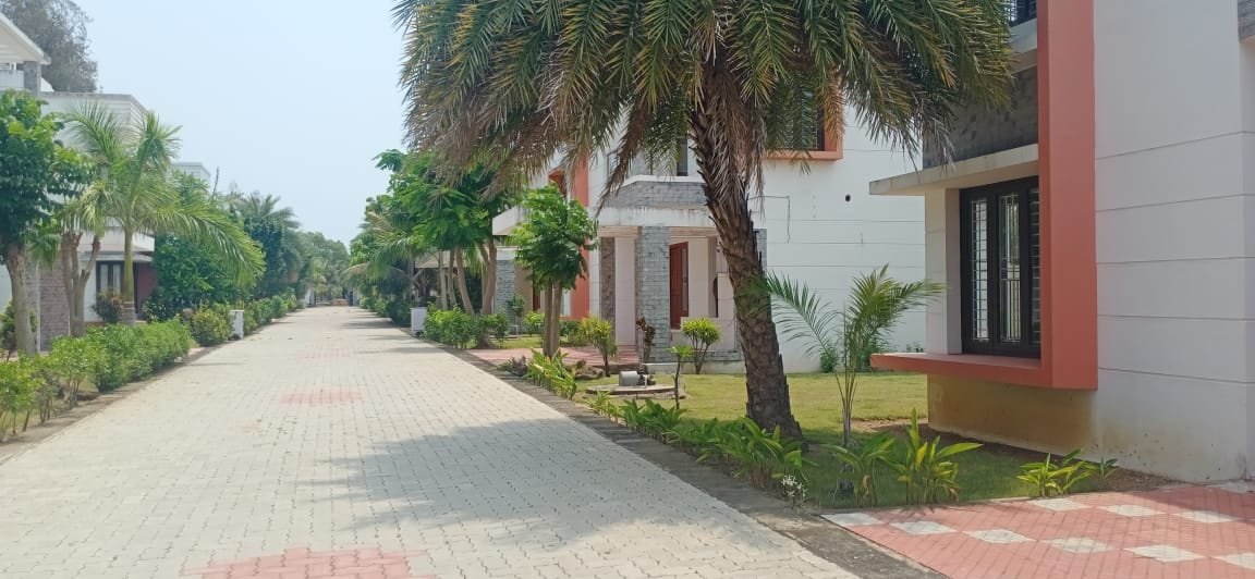 2000 sqft Excellent Gated community Villa sale in vadanemilli ECR