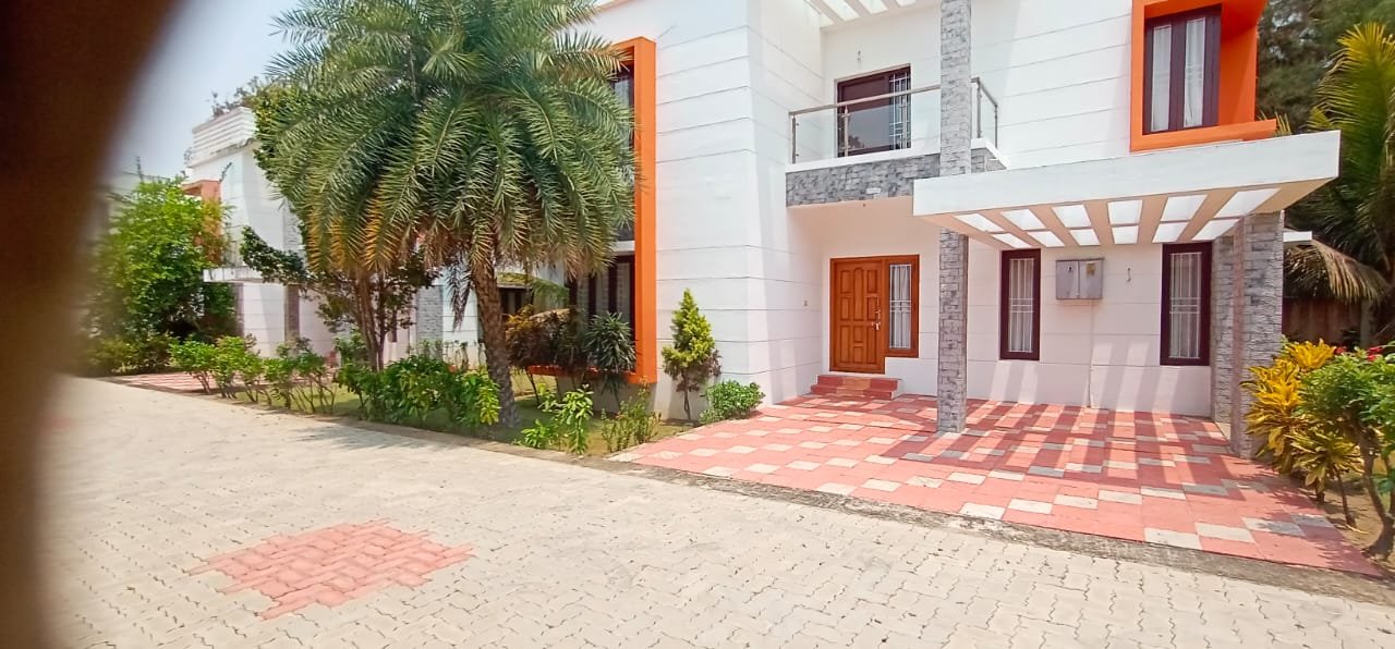 2000 sqft Excellent Gated community Villa sale in vadanemilli ECR