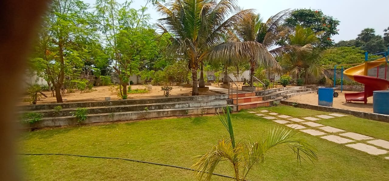 2000 sqft Excellent Gated community Villa sale in vadanemilli ECR