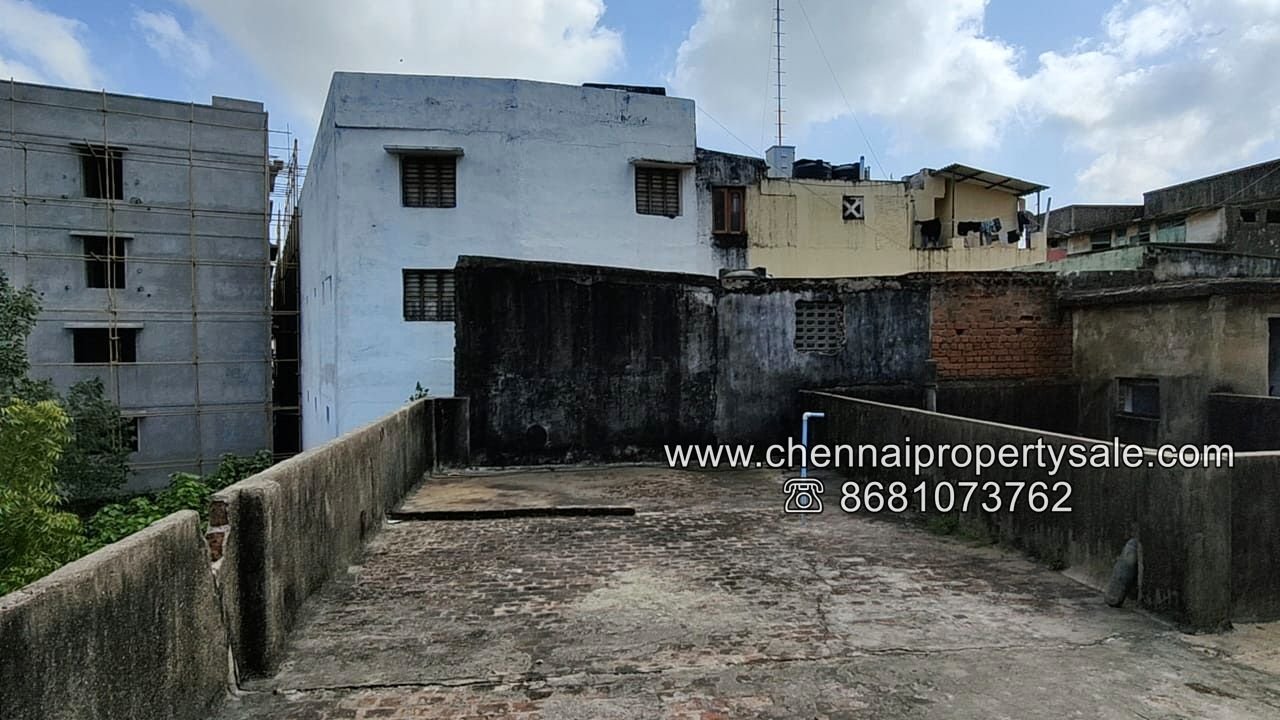2000 sqft Individual Old Building sale in Mount Road