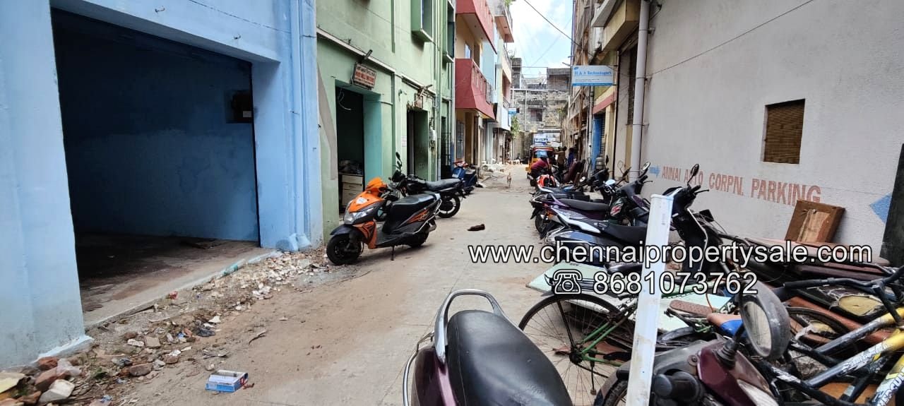 2000 sqft Individual Old Building sale in Mount Road