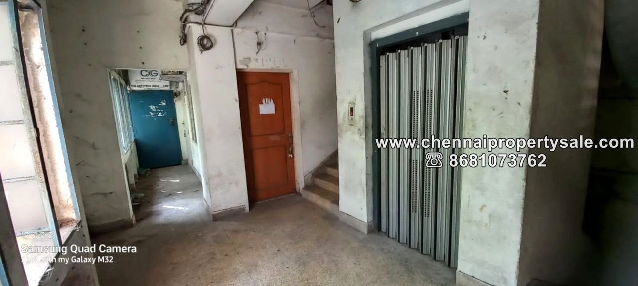 1700 Sqft Commercial Office Space in Mount Road