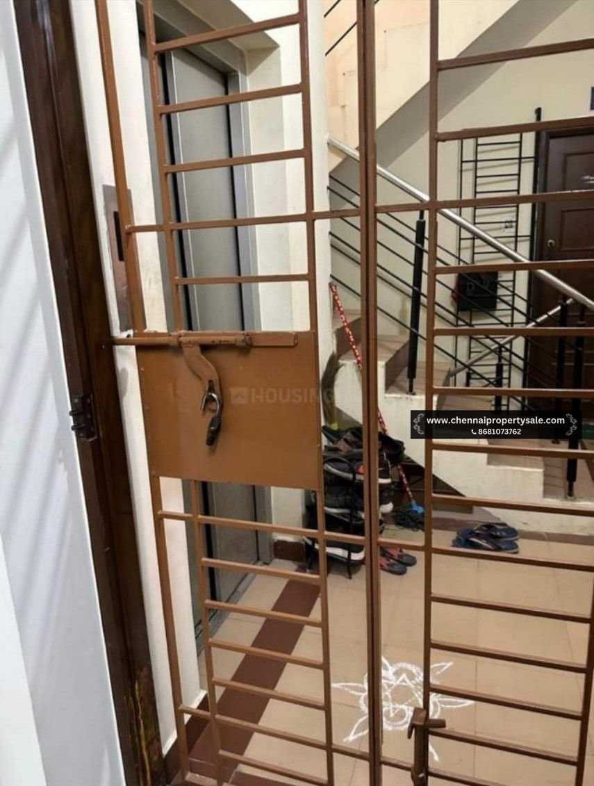 889 Sqft 2 BHK Flat Sale in Koyambedu