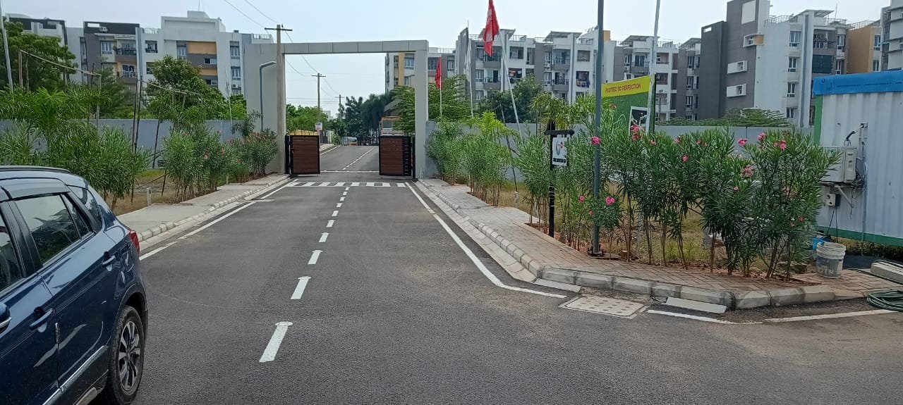 Gated Community premium plots sale in Perumbakkam