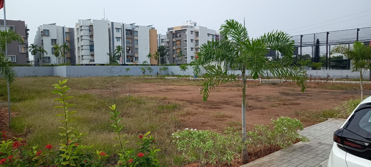 Gated Community premium plots sale in Perumbakkam
