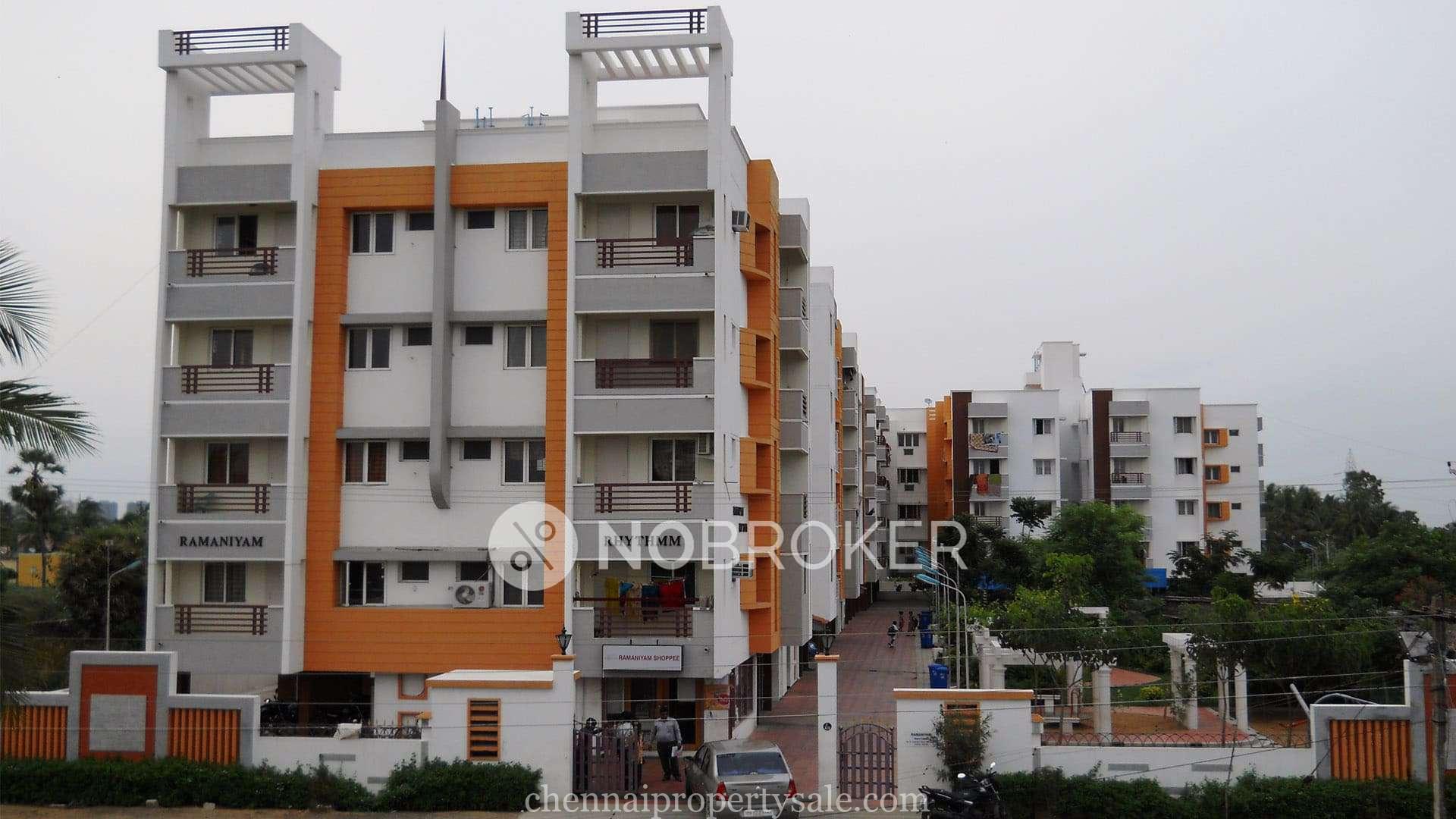 Spacious 3 BHK flat in Navalur, OMR