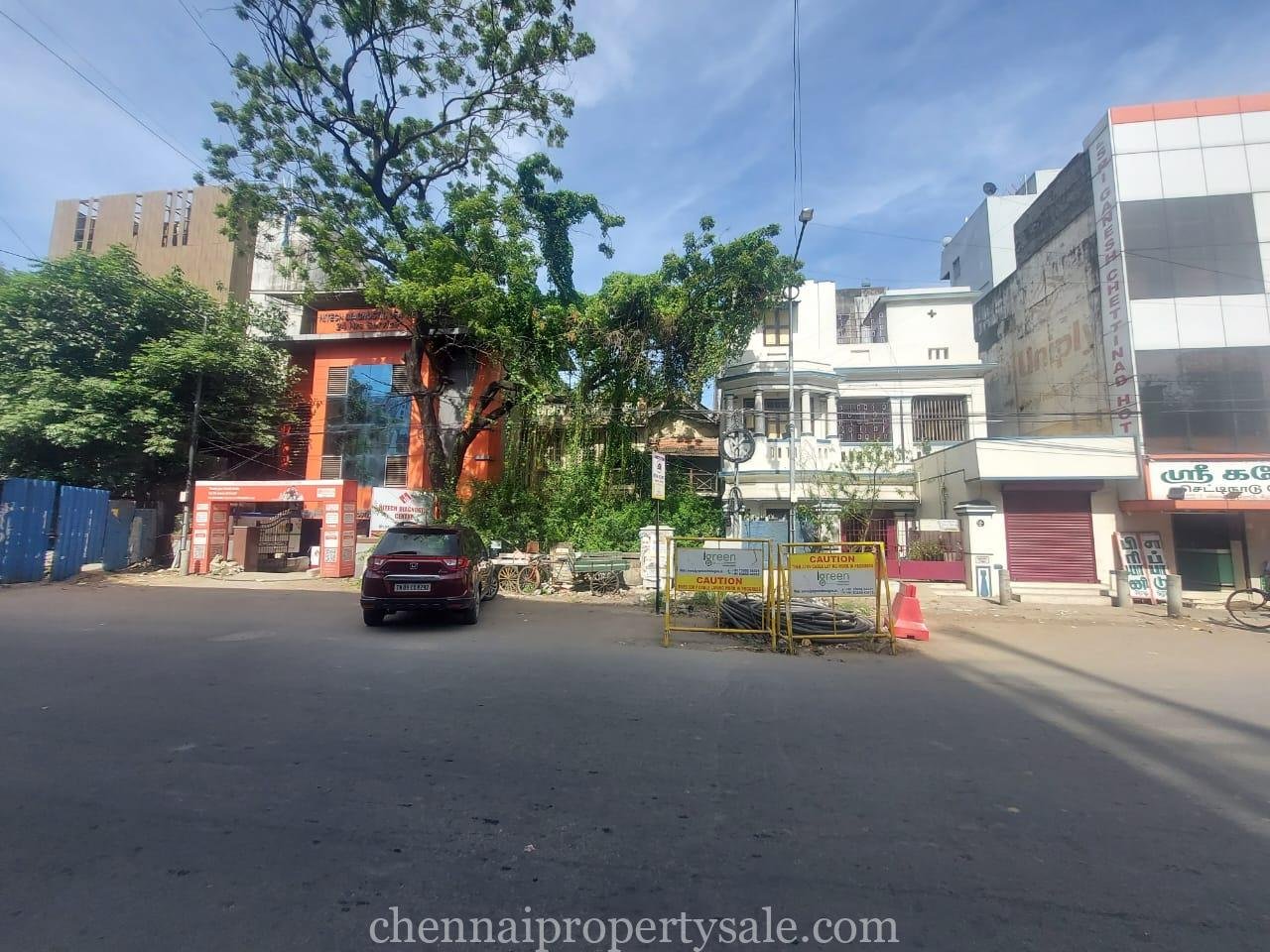 2600 SqFt On Road Commercial Land With Old Building Sale in Kilpauk