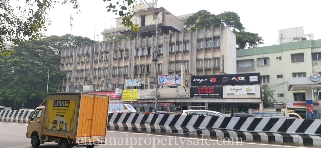 3.90 Ground On Road Commercial Land With Old Building Sale in Nandanam